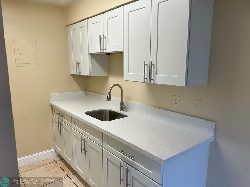 For Sale: $2,000 (2 beds, 2 baths, 3120 Square Feet)