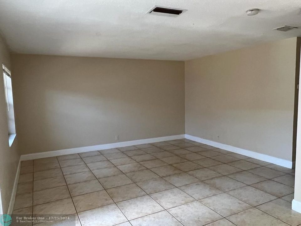 For Sale: $2,000 (2 beds, 2 baths, 3120 Square Feet)