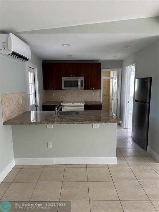 For Rent: $2,800 (3 beds, 2 baths, 1062 Square Feet)