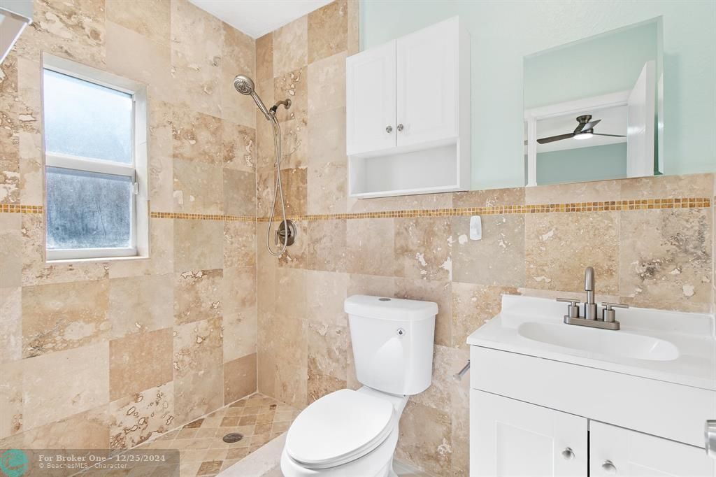 For Sale: $2,700 (2 beds, 2 baths, 838 Square Feet)