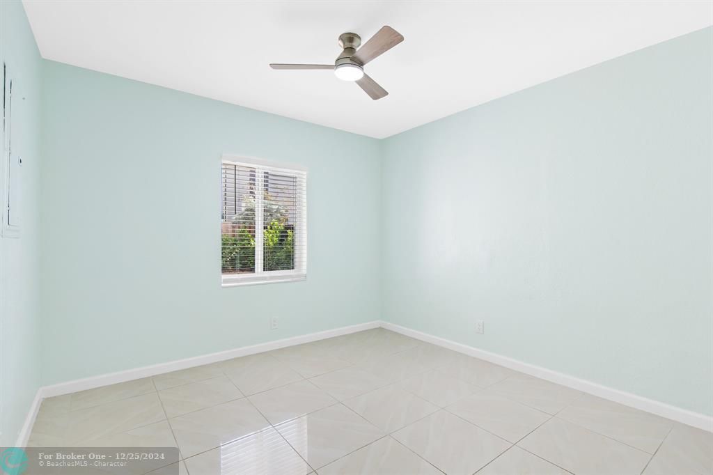 For Sale: $2,700 (2 beds, 2 baths, 838 Square Feet)