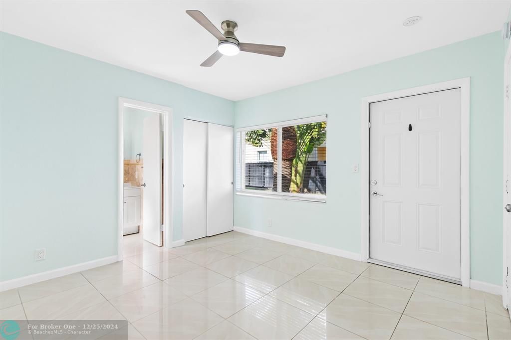 For Sale: $2,700 (2 beds, 2 baths, 838 Square Feet)