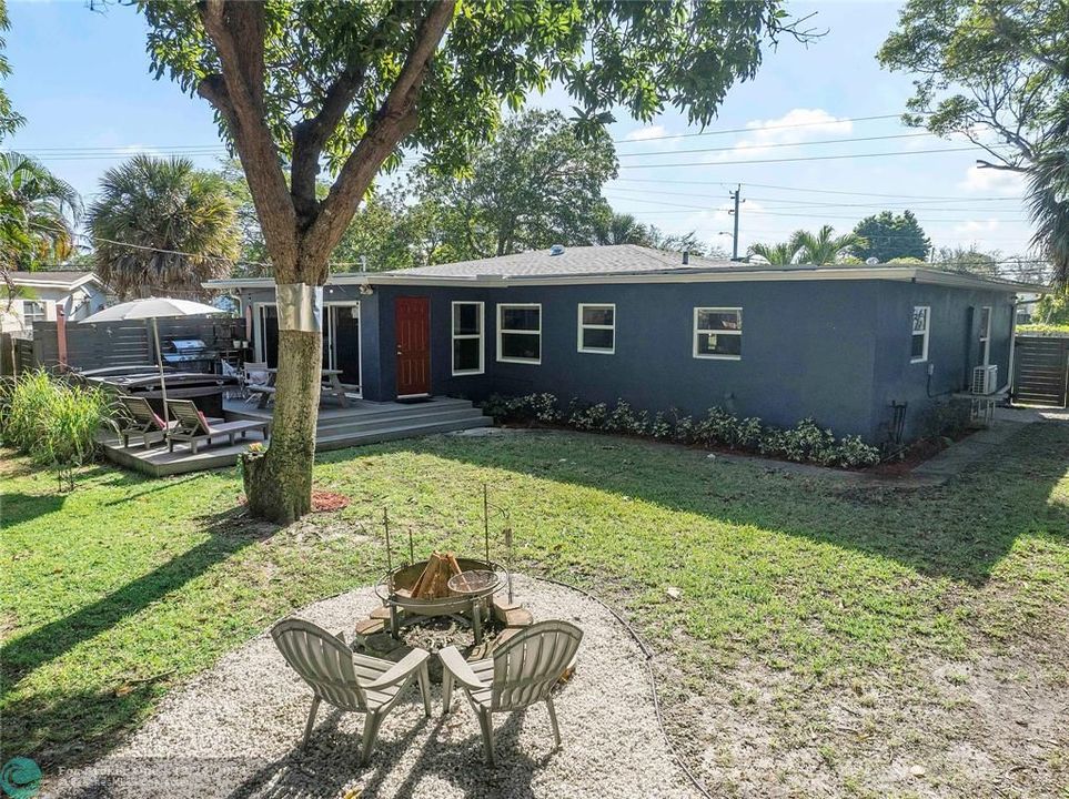 For Sale: $990,000 (3 beds, 2 baths, 1643 Square Feet)