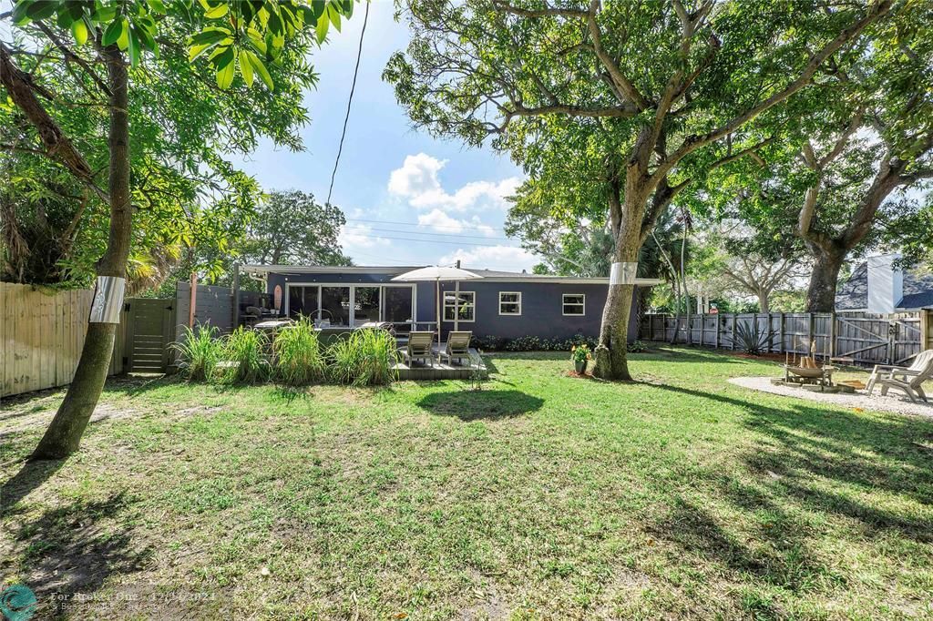 For Sale: $990,000 (3 beds, 2 baths, 1643 Square Feet)