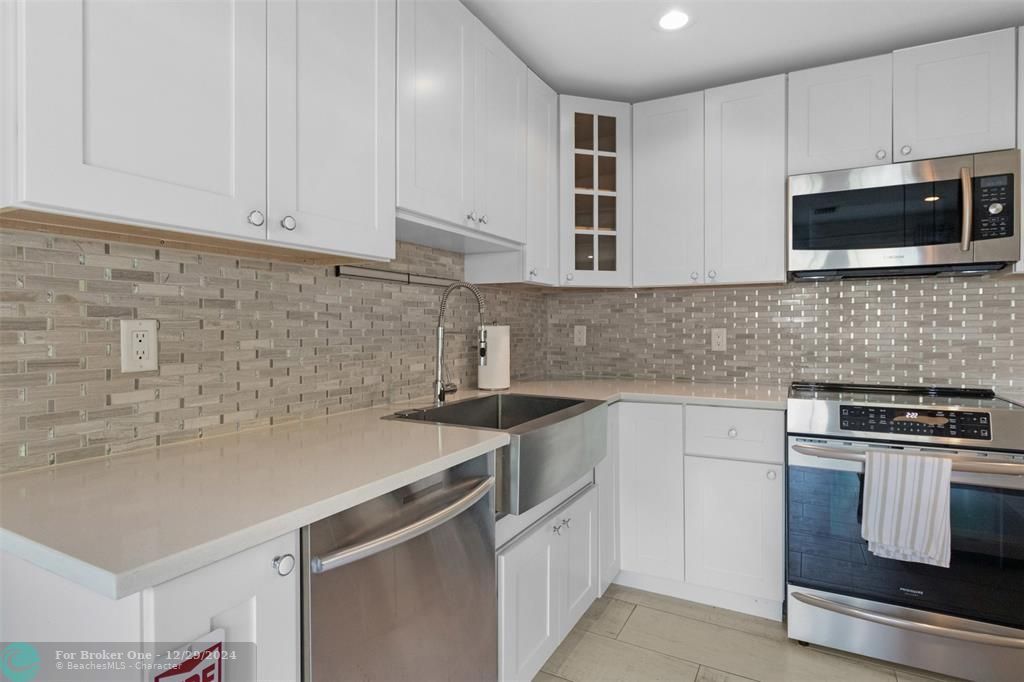 For Sale: $579,900 (2 beds, 1 baths, 1026 Square Feet)