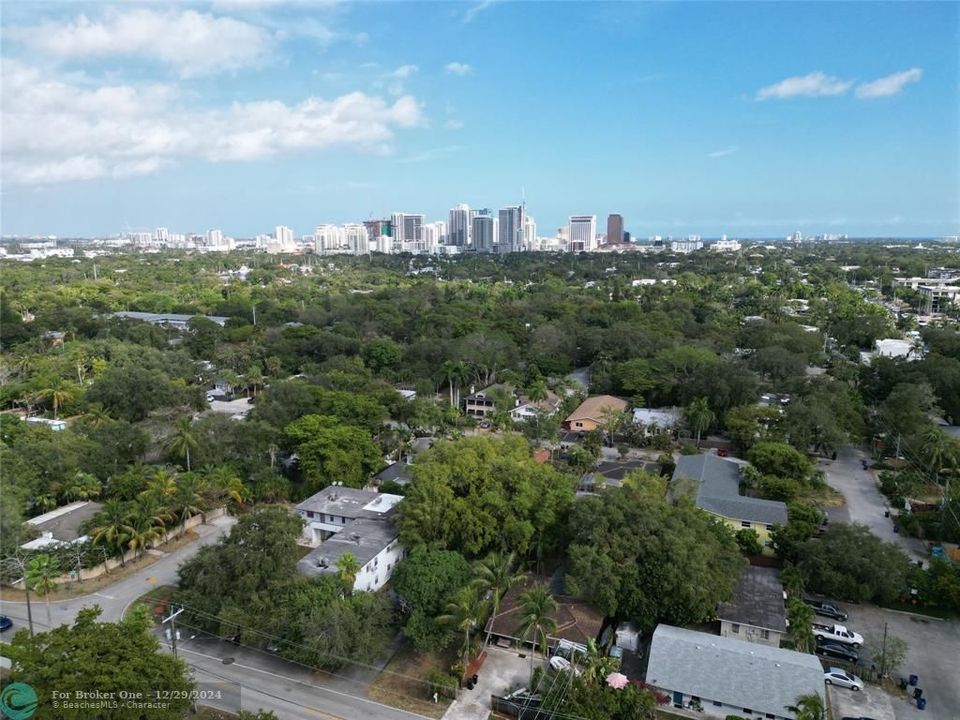 For Sale: $579,900 (2 beds, 1 baths, 1026 Square Feet)