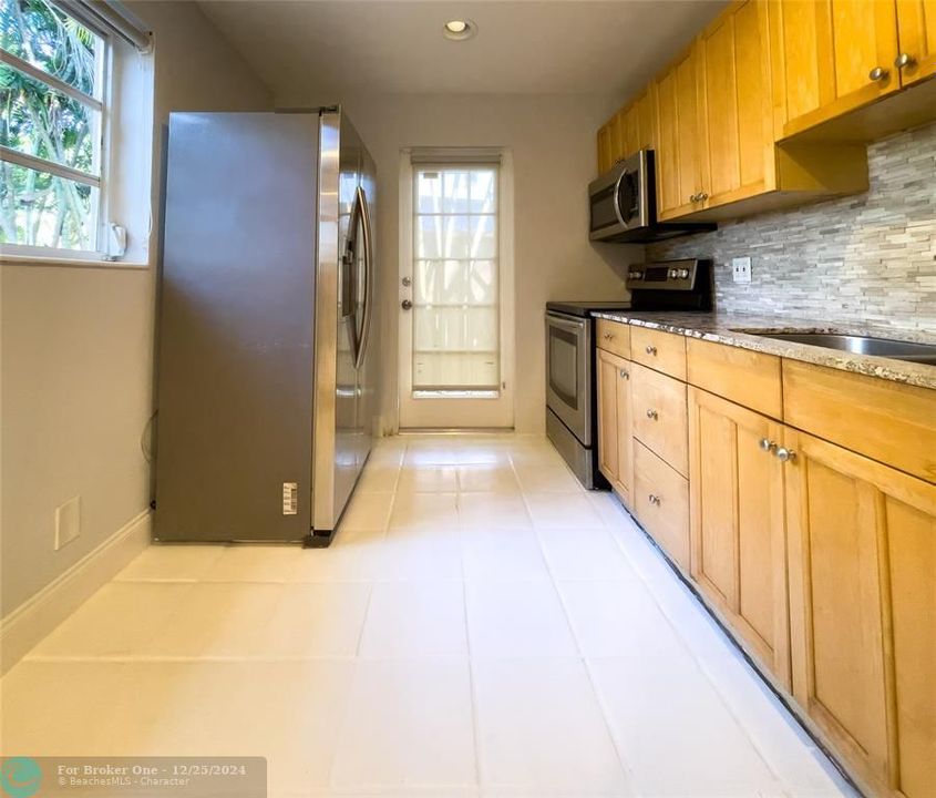 For Sale: $2,300 (2 beds, 1 baths, 1344 Square Feet)