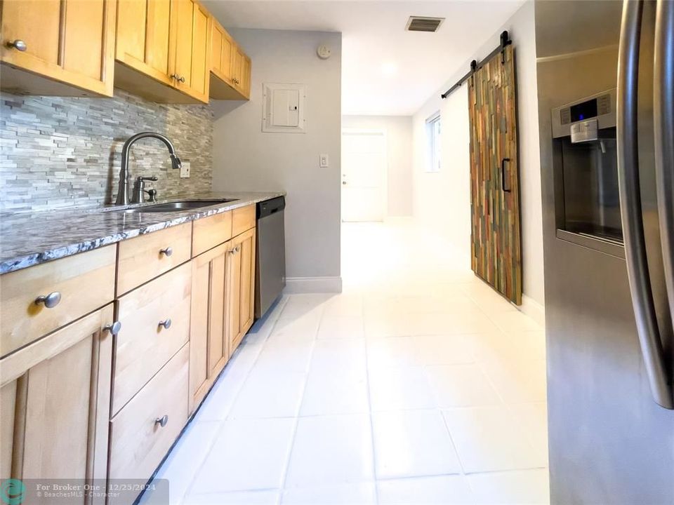 For Sale: $2,300 (2 beds, 1 baths, 1344 Square Feet)