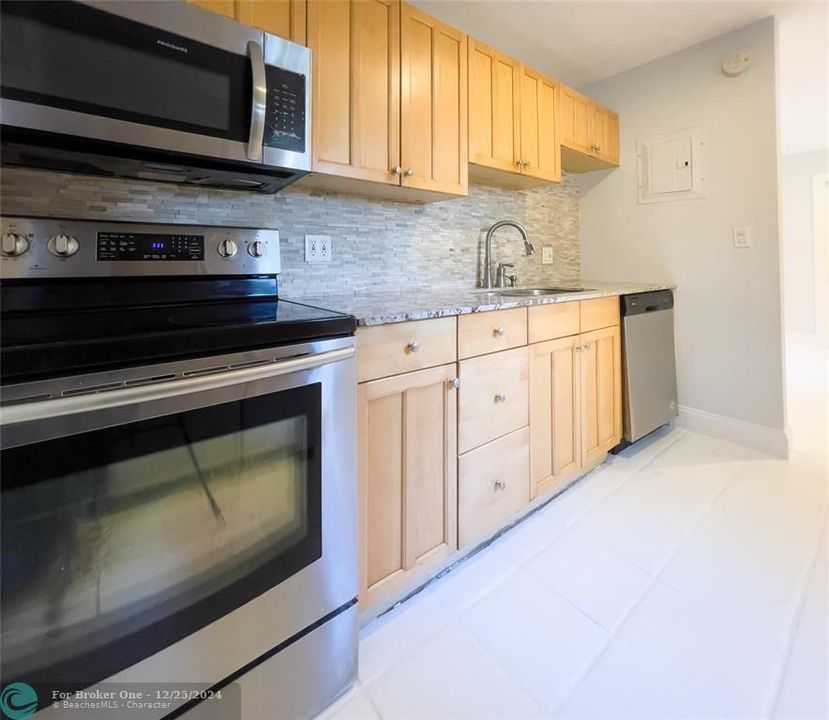 For Sale: $2,300 (2 beds, 1 baths, 1344 Square Feet)