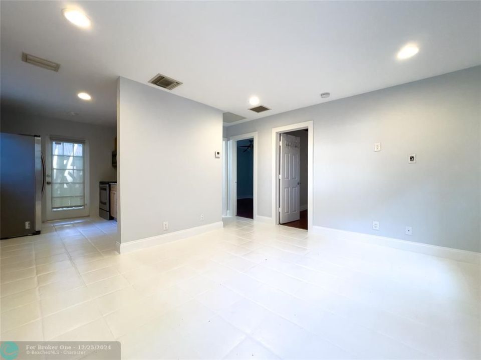 For Sale: $2,300 (2 beds, 1 baths, 1344 Square Feet)