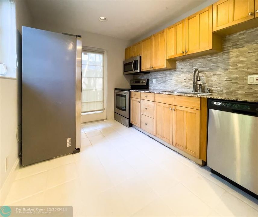 For Sale: $2,300 (2 beds, 1 baths, 1344 Square Feet)