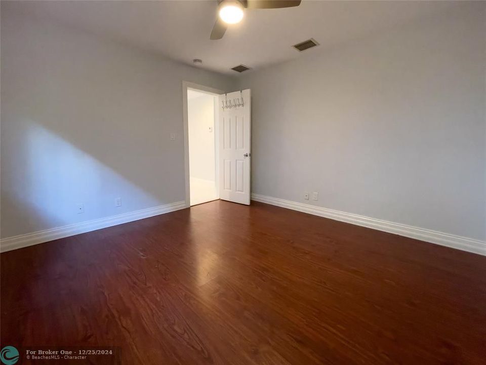 For Sale: $2,300 (2 beds, 1 baths, 1344 Square Feet)