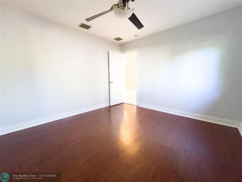 For Sale: $2,300 (2 beds, 1 baths, 1344 Square Feet)