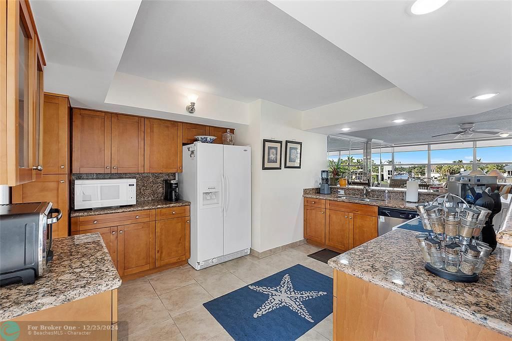 For Sale: $395,000 (1 beds, 1 baths, 1026 Square Feet)