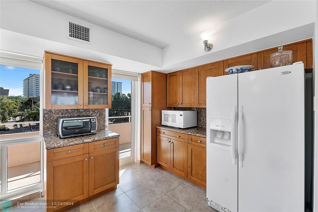 For Sale: $395,000 (1 beds, 1 baths, 1026 Square Feet)