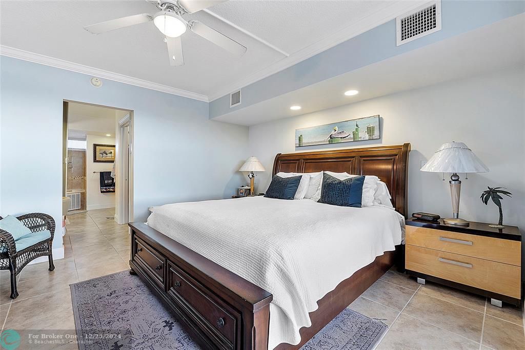 For Sale: $395,000 (1 beds, 1 baths, 1026 Square Feet)