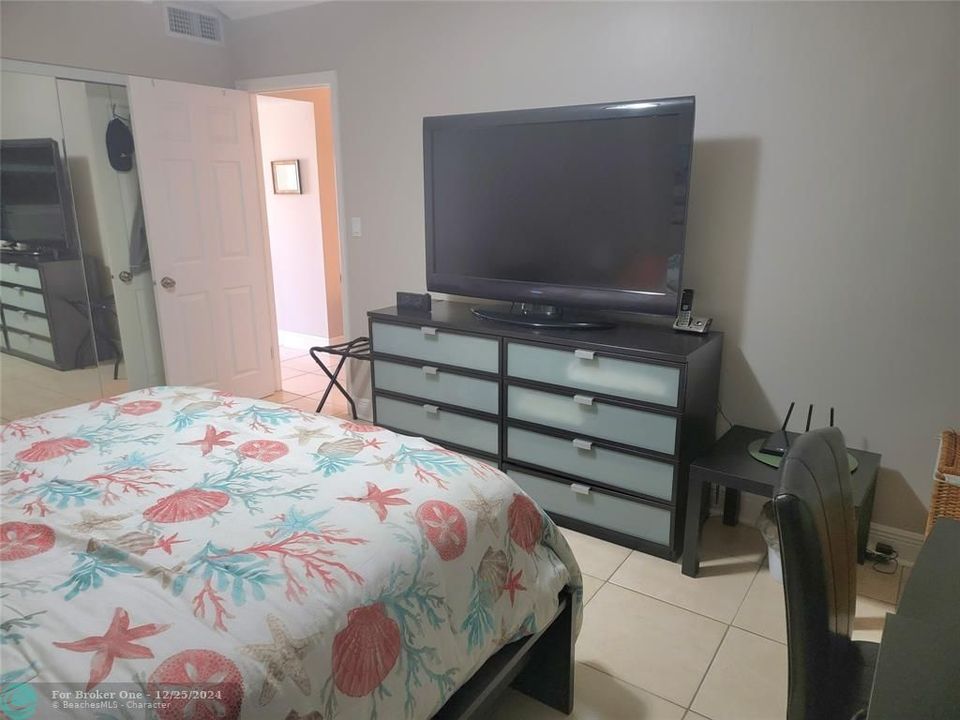 For Sale: $135,000 (1 beds, 1 baths, 684 Square Feet)