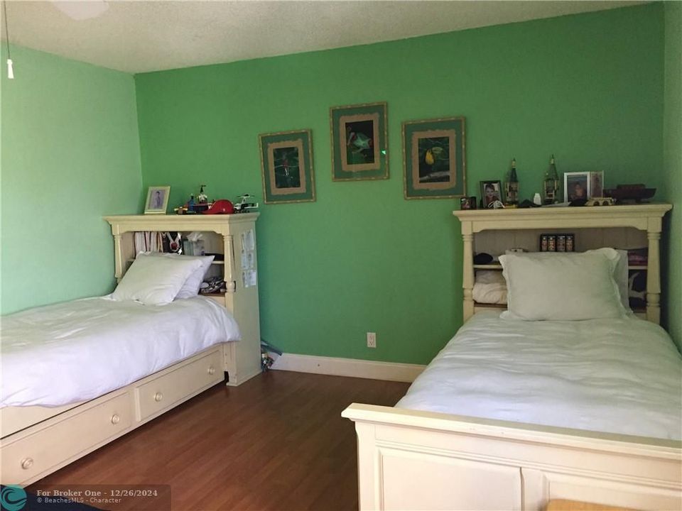 For Rent: $2,650 (2 beds, 2 baths, 1372 Square Feet)