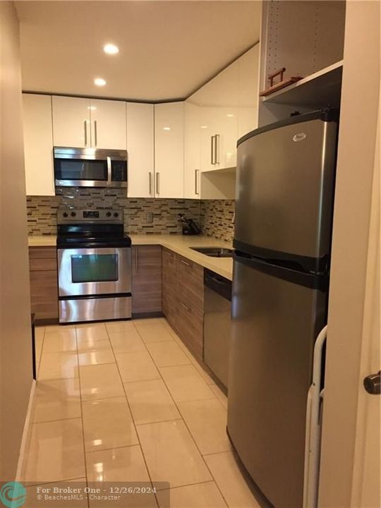 For Rent: $2,650 (2 beds, 2 baths, 1372 Square Feet)