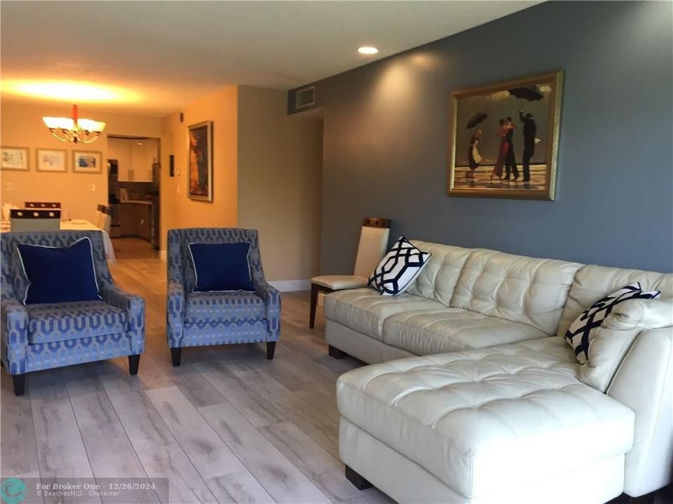 For Rent: $2,650 (2 beds, 2 baths, 1372 Square Feet)