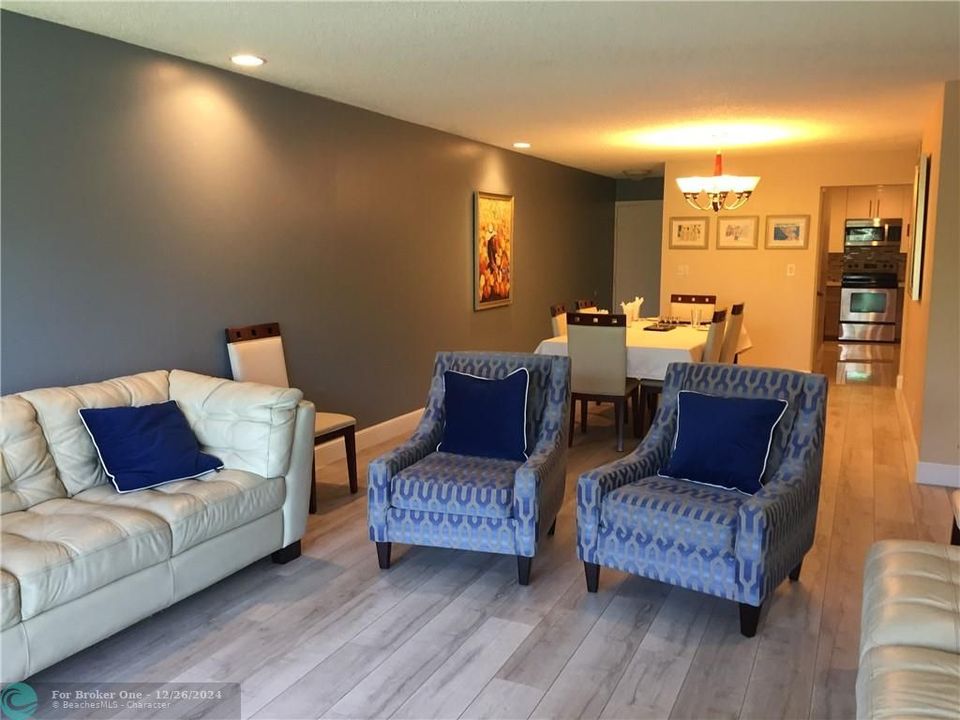 For Rent: $2,650 (2 beds, 2 baths, 1372 Square Feet)