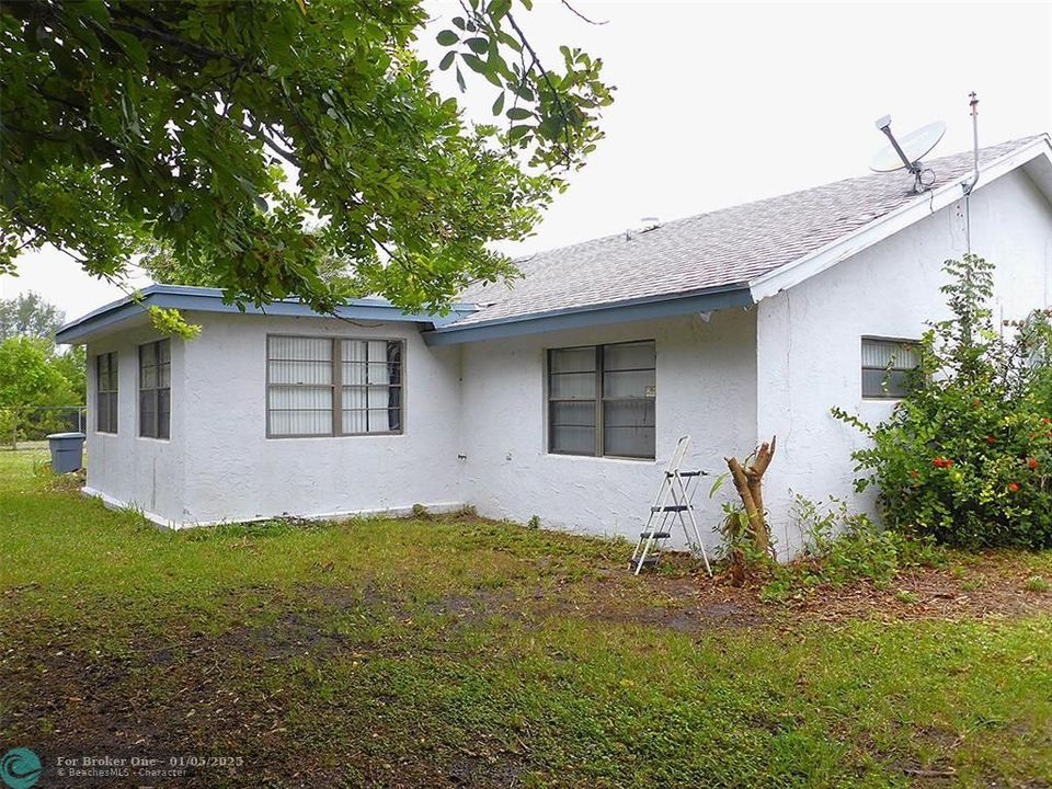 For Sale: $550,000 (4 beds, 2 baths, 1674 Square Feet)