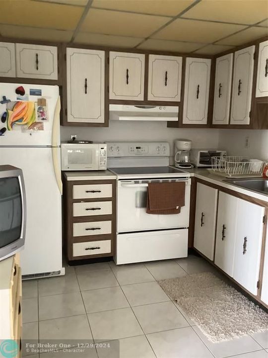 For Rent: $1,650 (1 beds, 1 baths, 760 Square Feet)