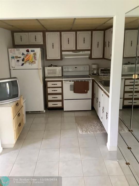 For Rent: $1,650 (1 beds, 1 baths, 760 Square Feet)