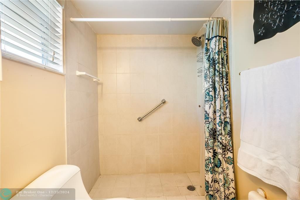 For Sale: $115,000 (1 beds, 1 baths, 630 Square Feet)