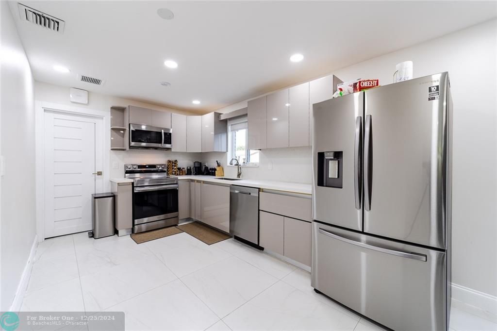 For Sale: $649,900 (3 beds, 2 baths, 1321 Square Feet)