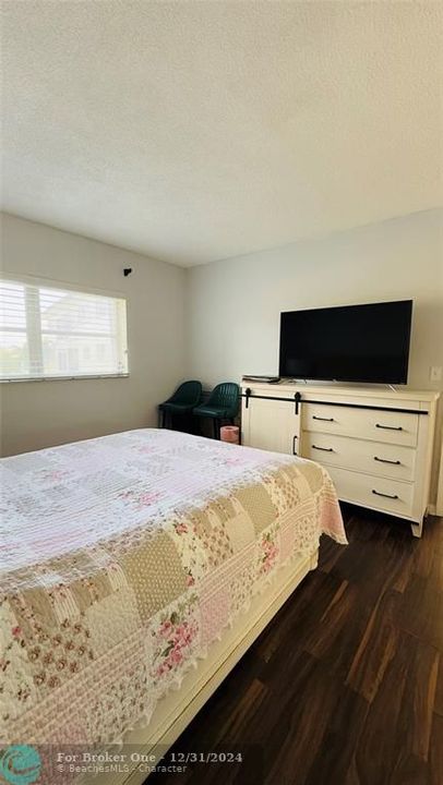 For Sale: $260,000 (2 beds, 2 baths, 1000 Square Feet)