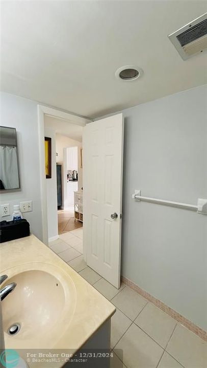 For Sale: $260,000 (2 beds, 2 baths, 1000 Square Feet)