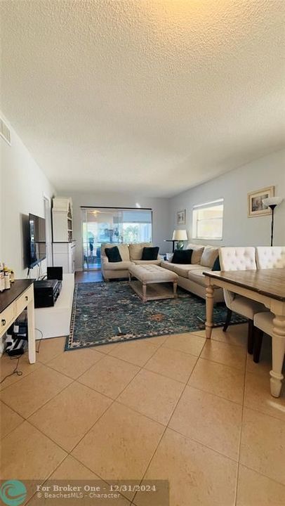 For Sale: $260,000 (2 beds, 2 baths, 1000 Square Feet)