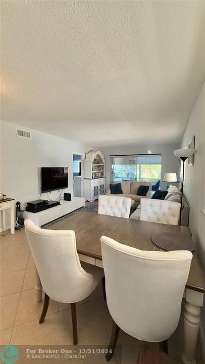 For Sale: $260,000 (2 beds, 2 baths, 1000 Square Feet)