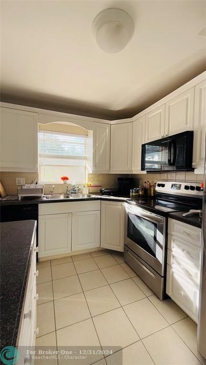 For Sale: $260,000 (2 beds, 2 baths, 1000 Square Feet)