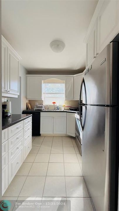 For Sale: $260,000 (2 beds, 2 baths, 1000 Square Feet)