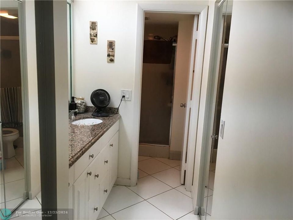 For Sale: $258,000 (2 beds, 2 baths, 1150 Square Feet)