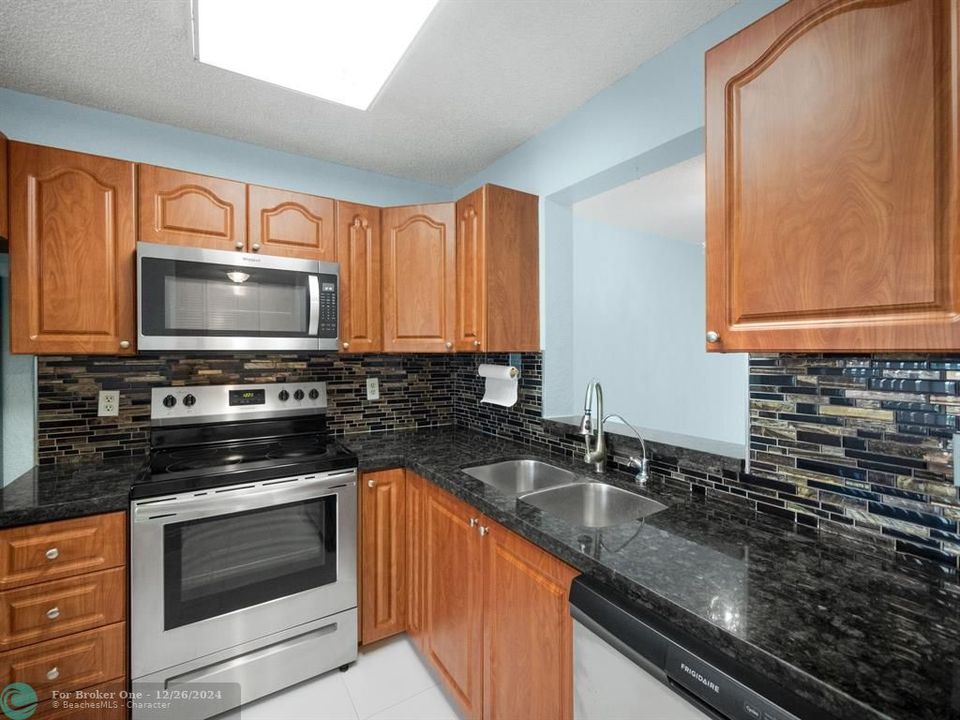 For Rent: $1,950 (2 beds, 2 baths, 1040 Square Feet)