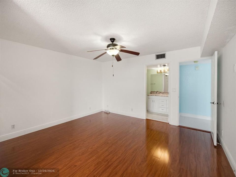 For Rent: $1,950 (2 beds, 2 baths, 1040 Square Feet)