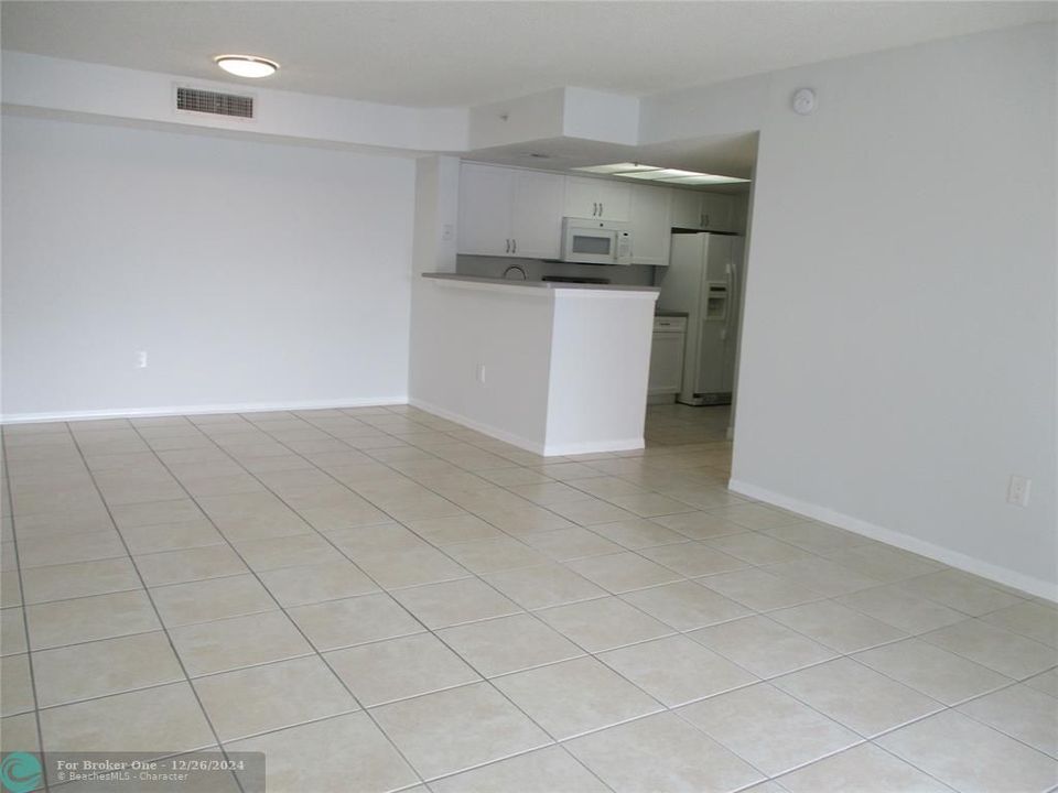 For Rent: $2,300 (2 beds, 2 baths, 1246 Square Feet)