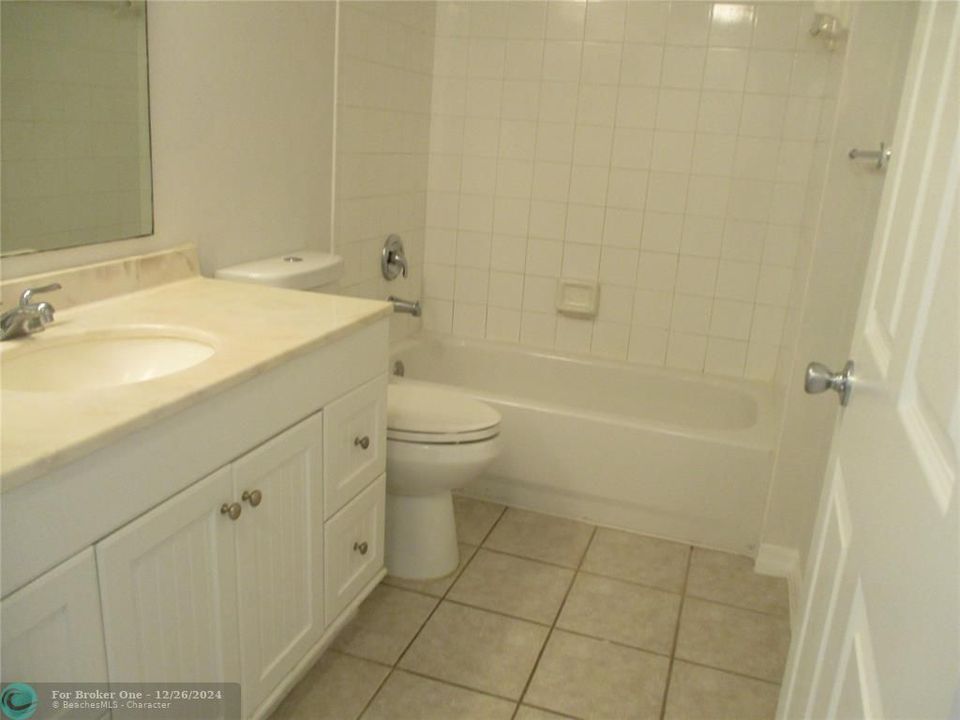 For Rent: $2,300 (2 beds, 2 baths, 1246 Square Feet)