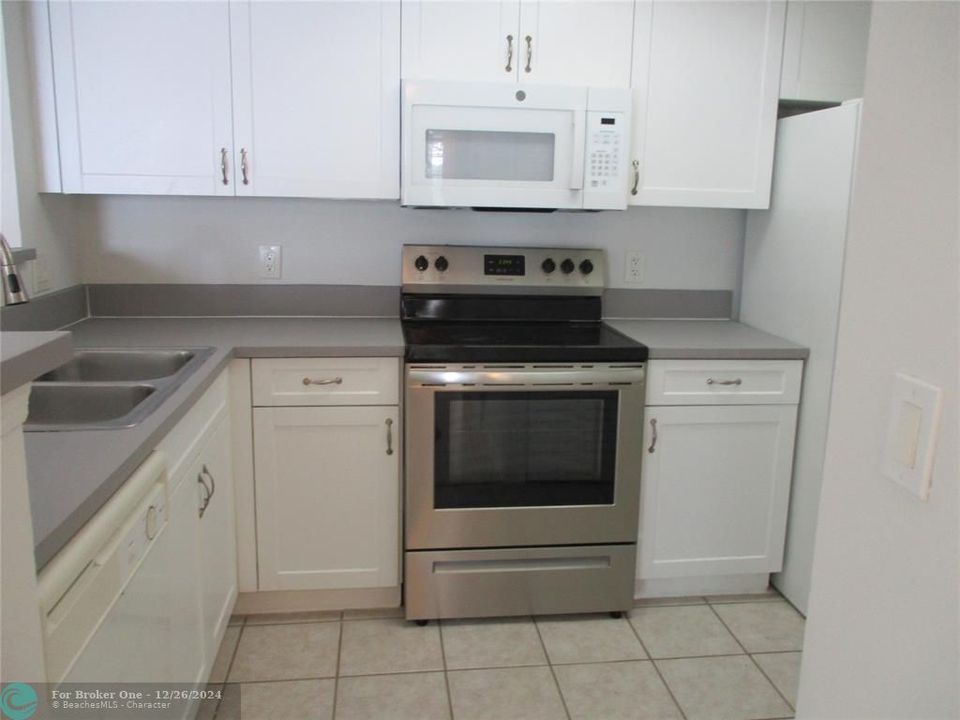 For Rent: $2,300 (2 beds, 2 baths, 1246 Square Feet)