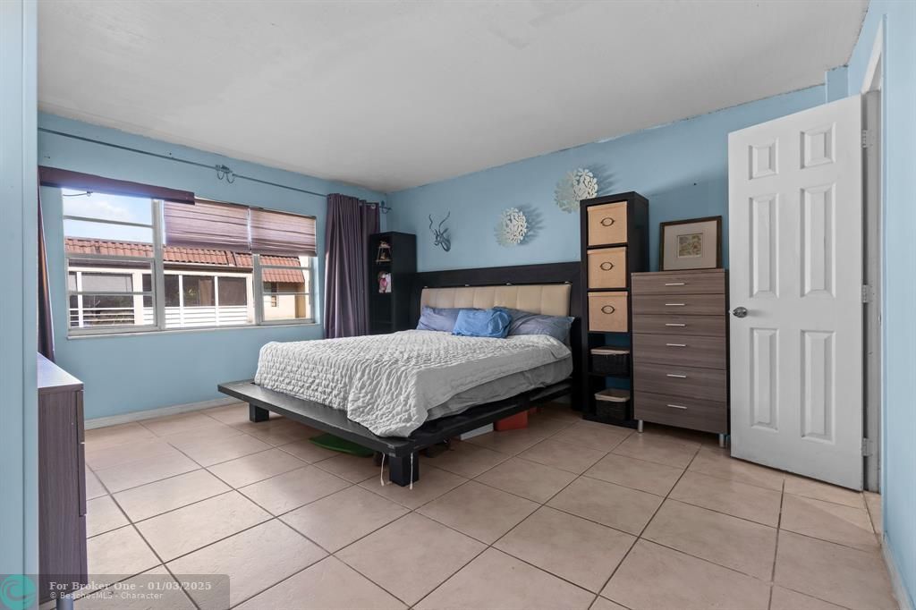 For Sale: $215,000 (2 beds, 2 baths, 1245 Square Feet)