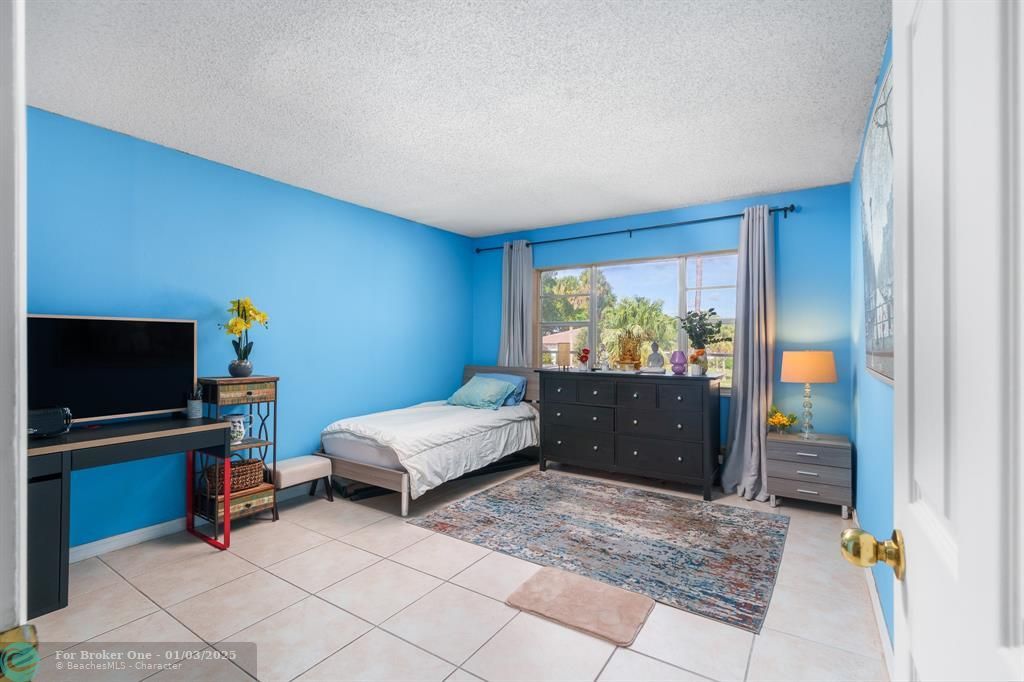 For Sale: $215,000 (2 beds, 2 baths, 1245 Square Feet)