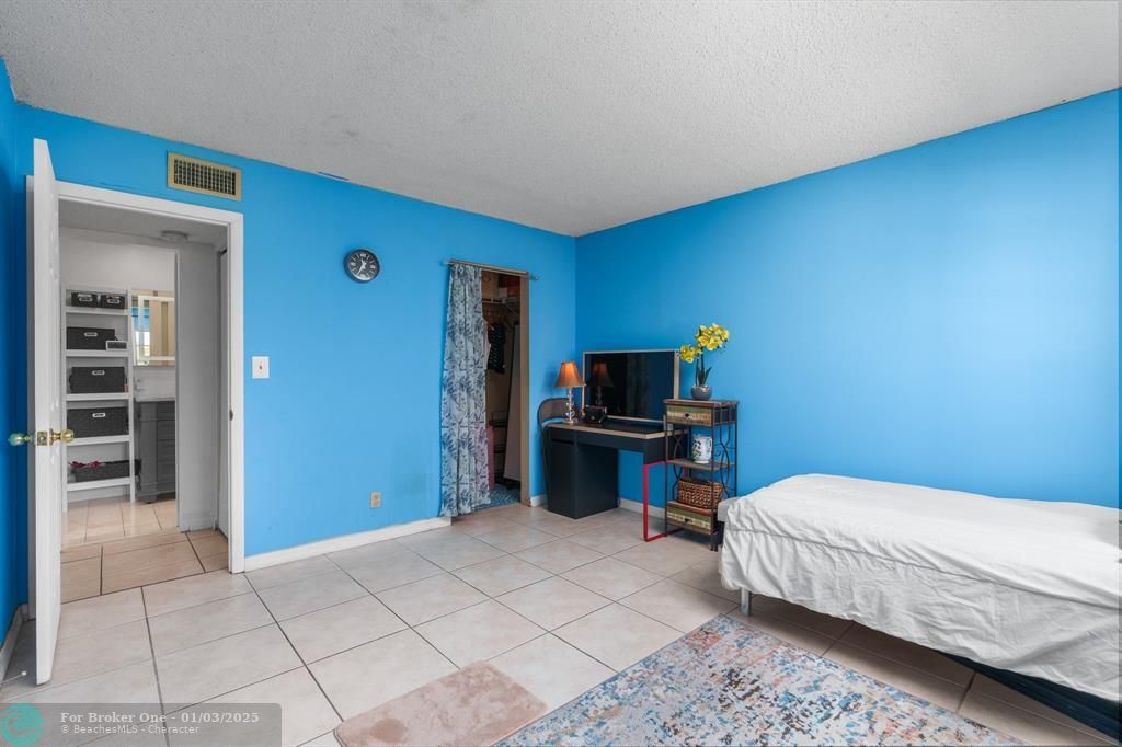 For Sale: $215,000 (2 beds, 2 baths, 1245 Square Feet)