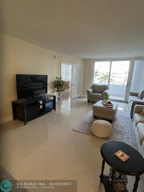 For Rent: $4,200 (2 beds, 2 baths, 1487 Square Feet)