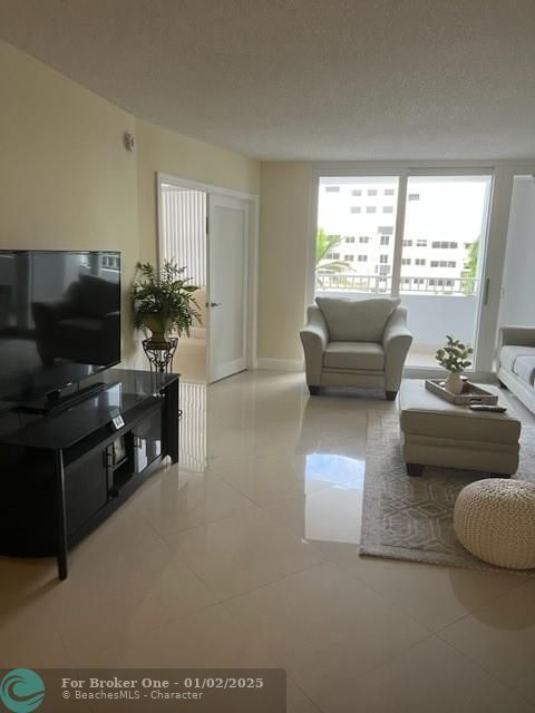 For Rent: $4,200 (2 beds, 2 baths, 1487 Square Feet)