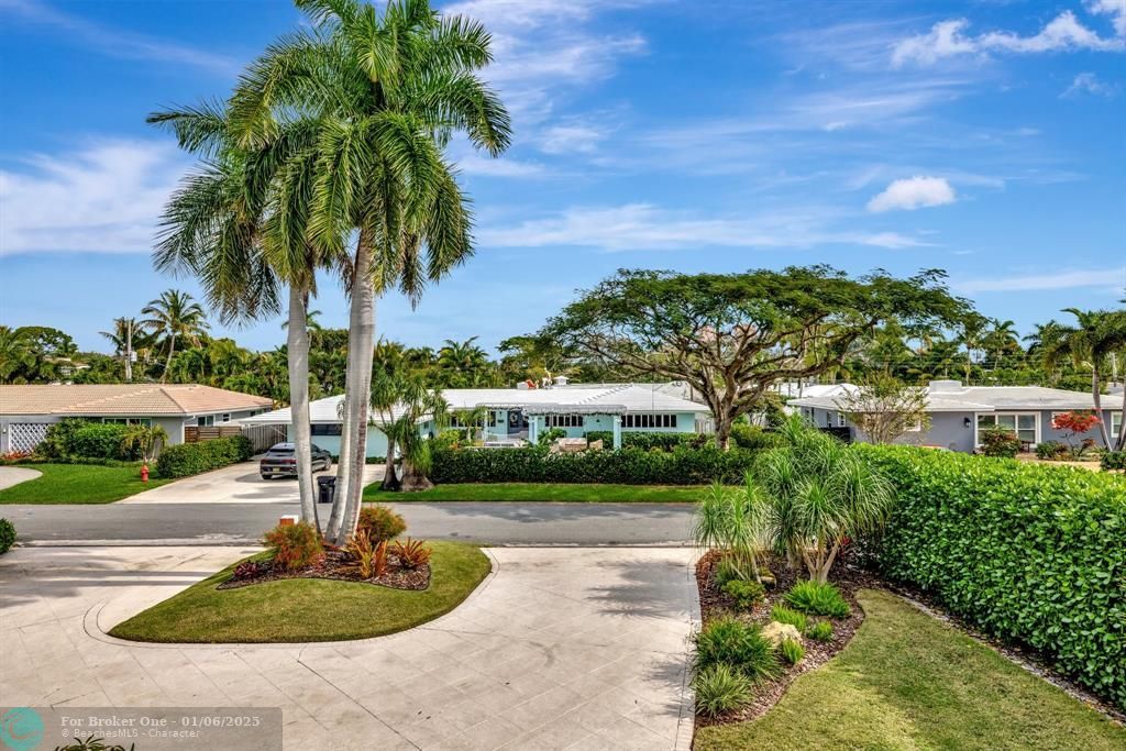 For Sale: $1,949,000 (3 beds, 3 baths, 2332 Square Feet)