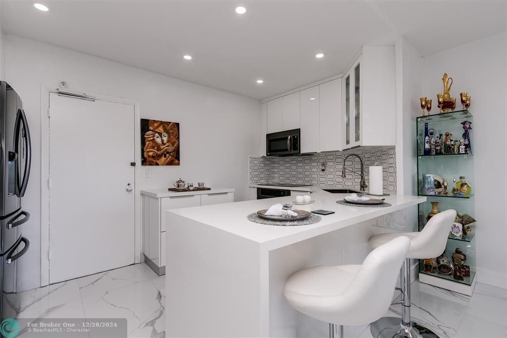 For Sale: $394,900 (2 beds, 2 baths, 1170 Square Feet)