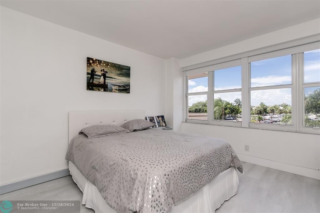 For Sale: $394,900 (2 beds, 2 baths, 1170 Square Feet)